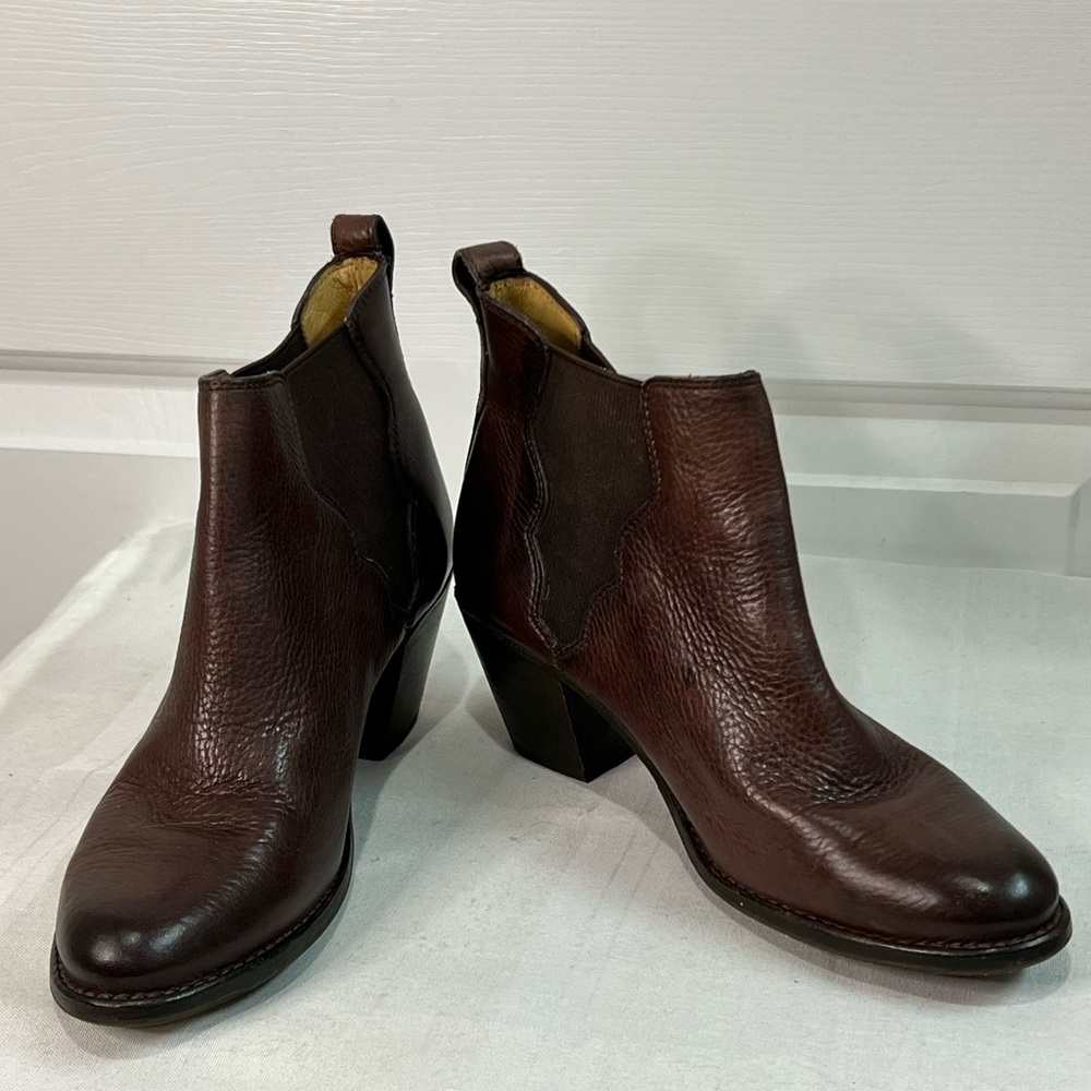Frye dark brown Jackie pull on booties stacked heel elastic on side size 7B